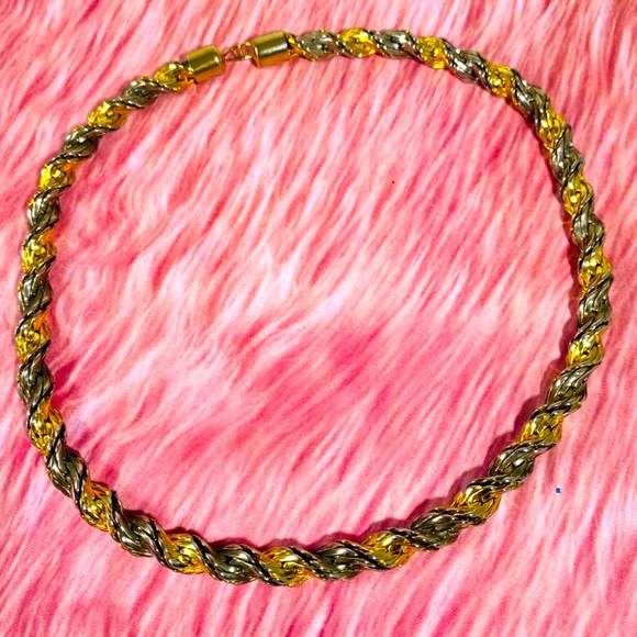 Vintage Jewelry - Vintage Two-tone twist gold and silver chocker necklace 15"